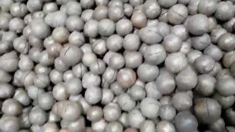 Macadamia nuts grooving sawing machine