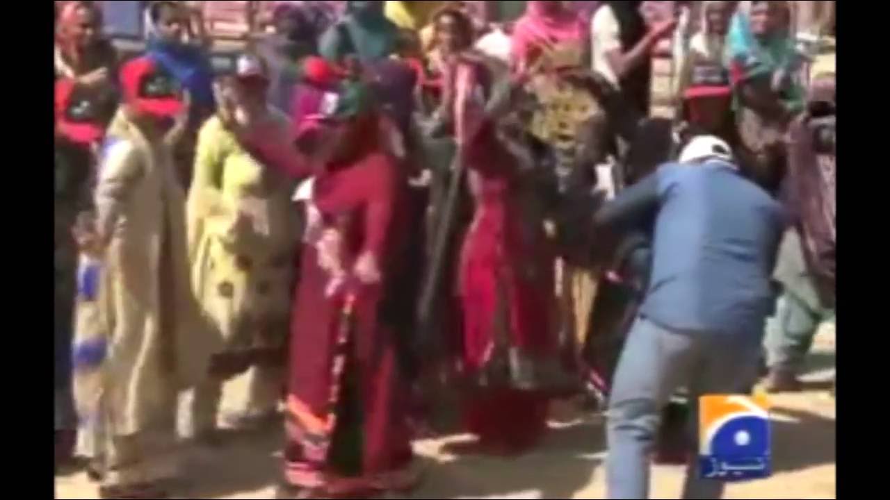 Girl dance on Anarkali Bazaar mall road, must watch