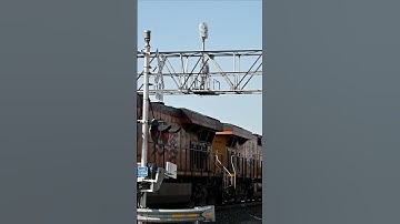 Union Pacific Trains (UP) Eastbound Coal Hopper Train speeds up after remote crew change #shorts
