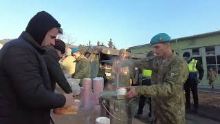 Турецкая армия обеспечивает питанием пострадавших в зоне землетрясения