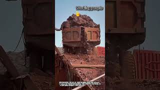 덤프트럭 원석 하역부터 파쇄까지의 거친 작업 과정 #workers #process #industrial #mining #rock
