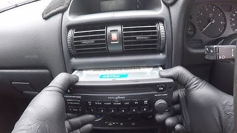Vauxhall Opel Astra G Radio Removal  / Holden TS Astra Radio Removal