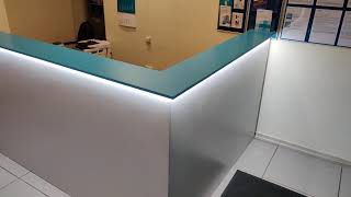 Ресепшн угловой с подсветкой для пункта Инвитро