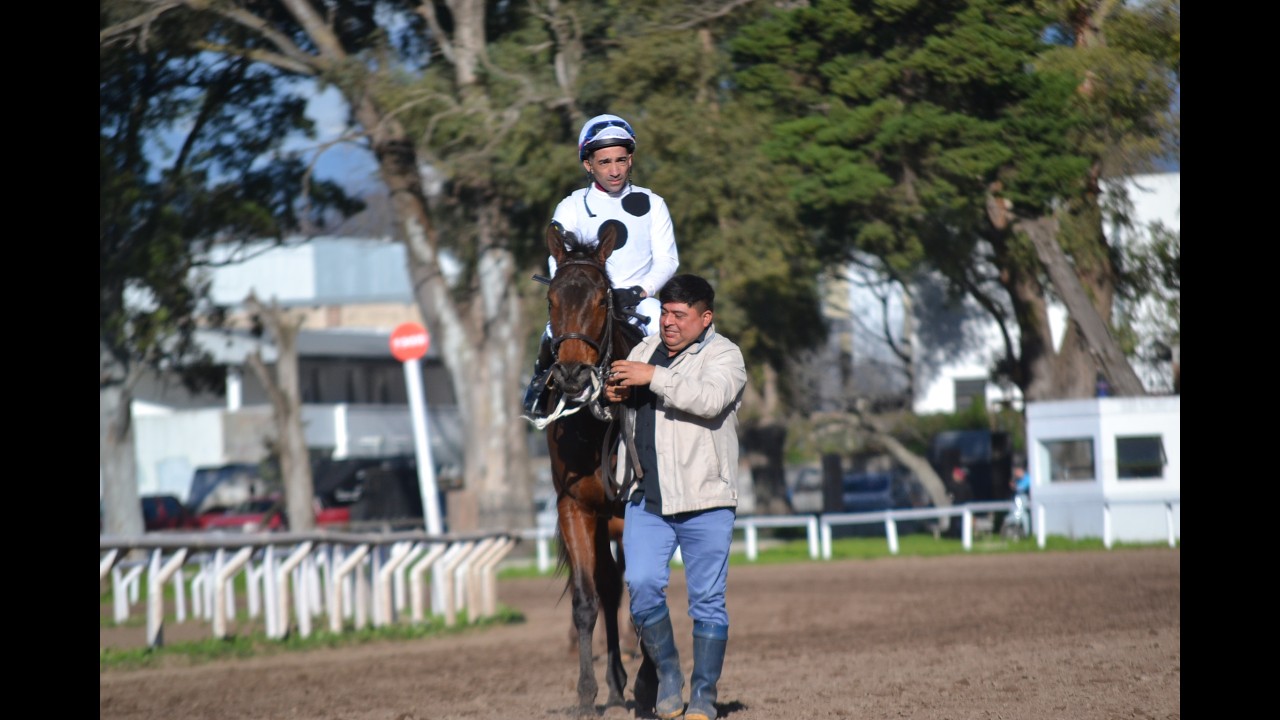 End of Spring ganó el Gnecco y sigue invicta en La Plata
