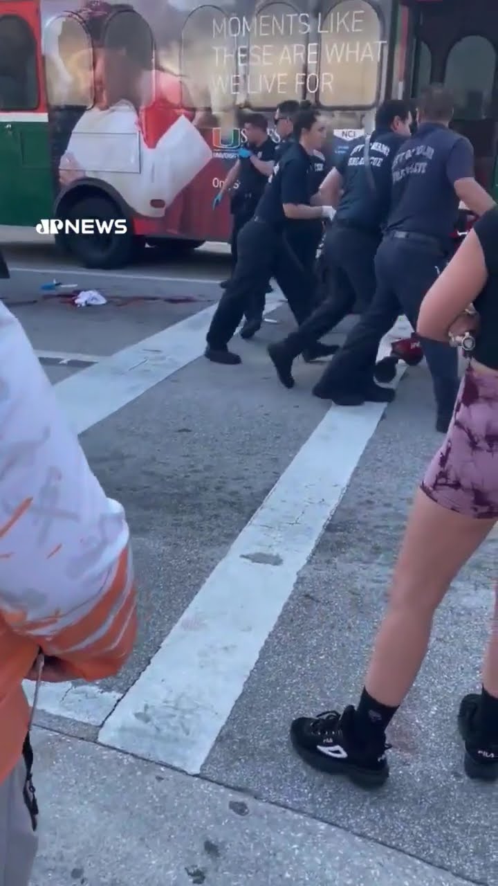 Suspeito é preso após passageiro de bonde ser fatalmente esfaqueado em Miami #Shorts
