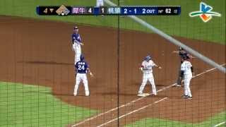20130705 CPBL 犀牛VS猿 謝炫任關鍵安打帶回2分,遇夾殺死裡逃生