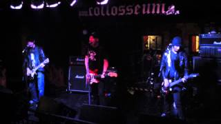Padla na Hlavu - 09.11.2013 - Collosseum Music Club, Košice (Full Concert)