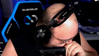 Il Maestro Chiama La Polizia Per Fare Una Denuncia E...