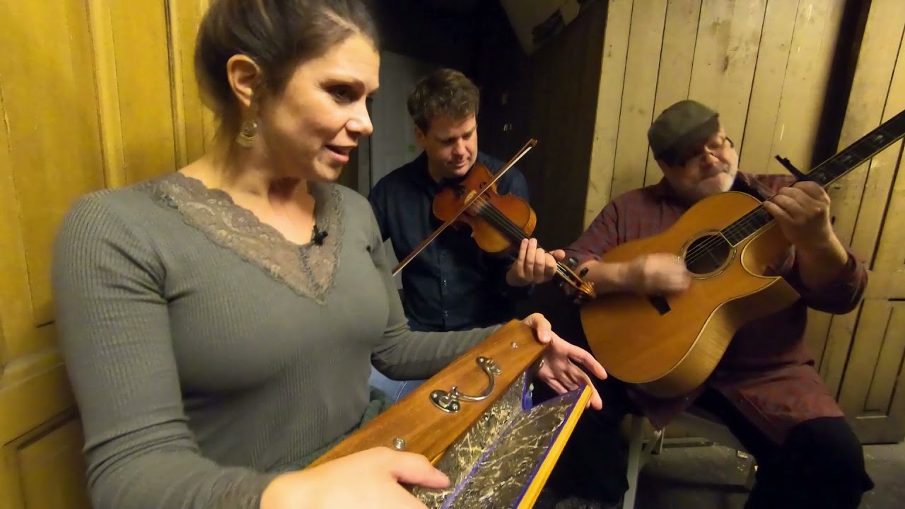 Rundt På Gulvet / Dansen (Around on the Floor/The Dance)