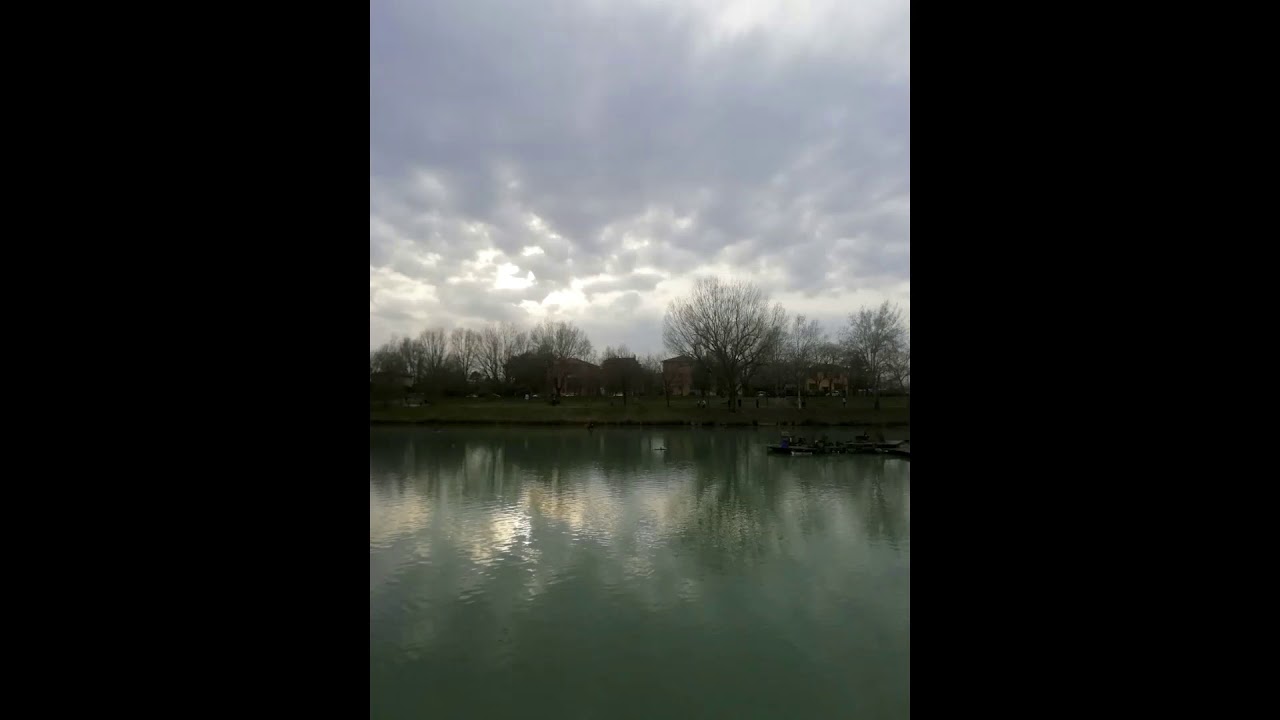 【﻿ｇｌｉｄｉｎｇ　ａｗａｙ】