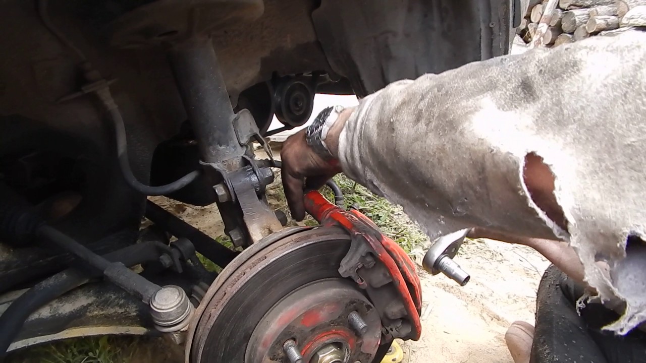 краткая инструкция по замене тормозных передних колодок - YouTube