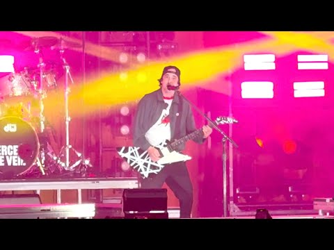 ミュージシャン RULE THE FATE pierce 2021 piercetheveil performing in Reading, PA (night one