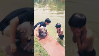 Childrens Bathing At India Gate