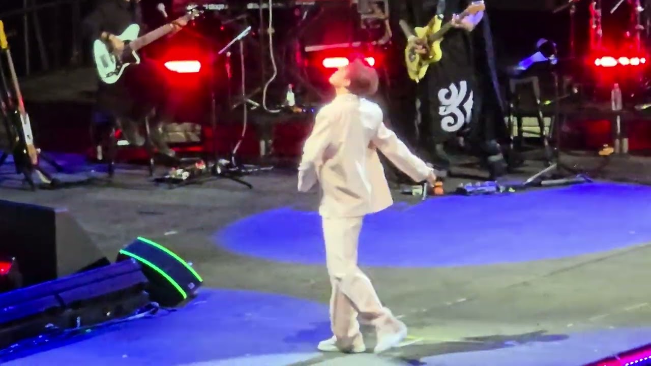 Dimash with his father, LIVE at London's Wembley Arena (12/11/2025)