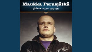 Video thumbnail of "Maukka Perusjätkä & Sota apatiaa vastaan - Säpinää"