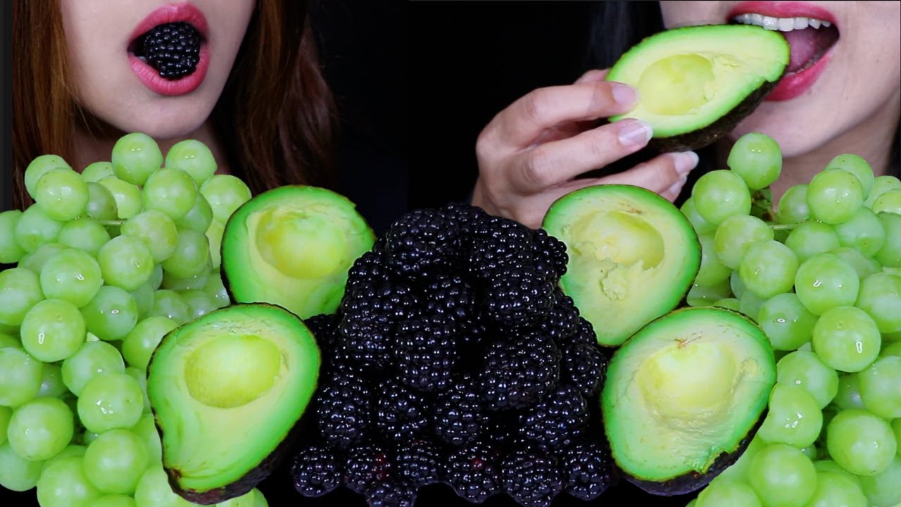 EATING JUICY BLACKBERRIES, WHITE GRAPES, AVOCADO *BIG BITES* FRESH FRUIT EATING SOUNDS 먹방