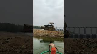 Bulldozer ka power aur nature ka calm view 🔥💪Ground level se real construction ka scene 🚧Mehnath