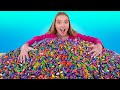 Mixing Together 10,000 Bubble Gums Into One Giant Bubble Gum / Bubble Gum Blowing Battle