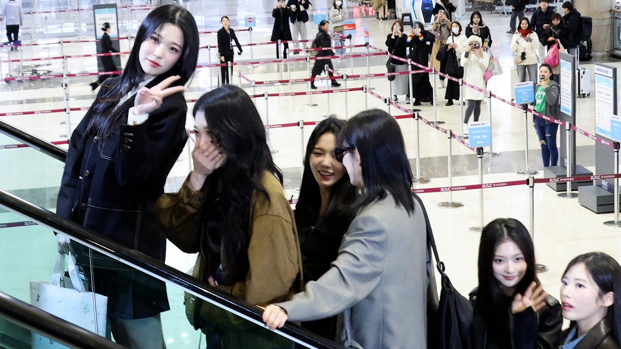 fromis_9 수많은 인파에 둘러 싸인 프로미스나인 (김포공항 출국) 직캠 Departure | 240224