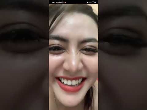 live Tante pamer bokong semok bikin ngiler aja