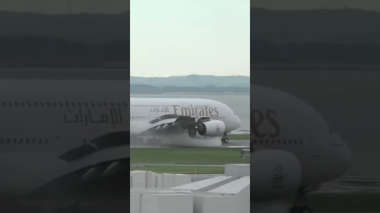 Wet & Noisy Emirates A380 Touchdown At Auckland