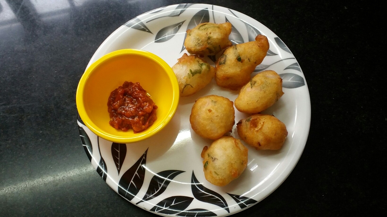 Arisi mavu bonda /rice batter snacks /South Indian recipes /bachelor's