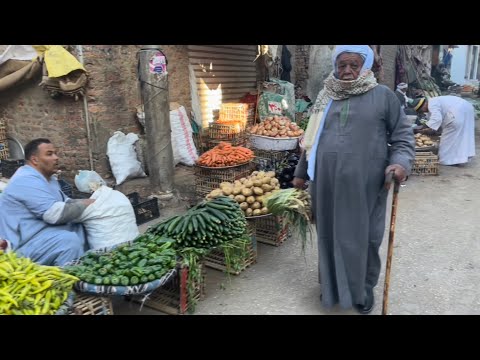 Market in the streets of Qena, Egypt. Authentic and non-touristy: what a cool place! (excerpt)