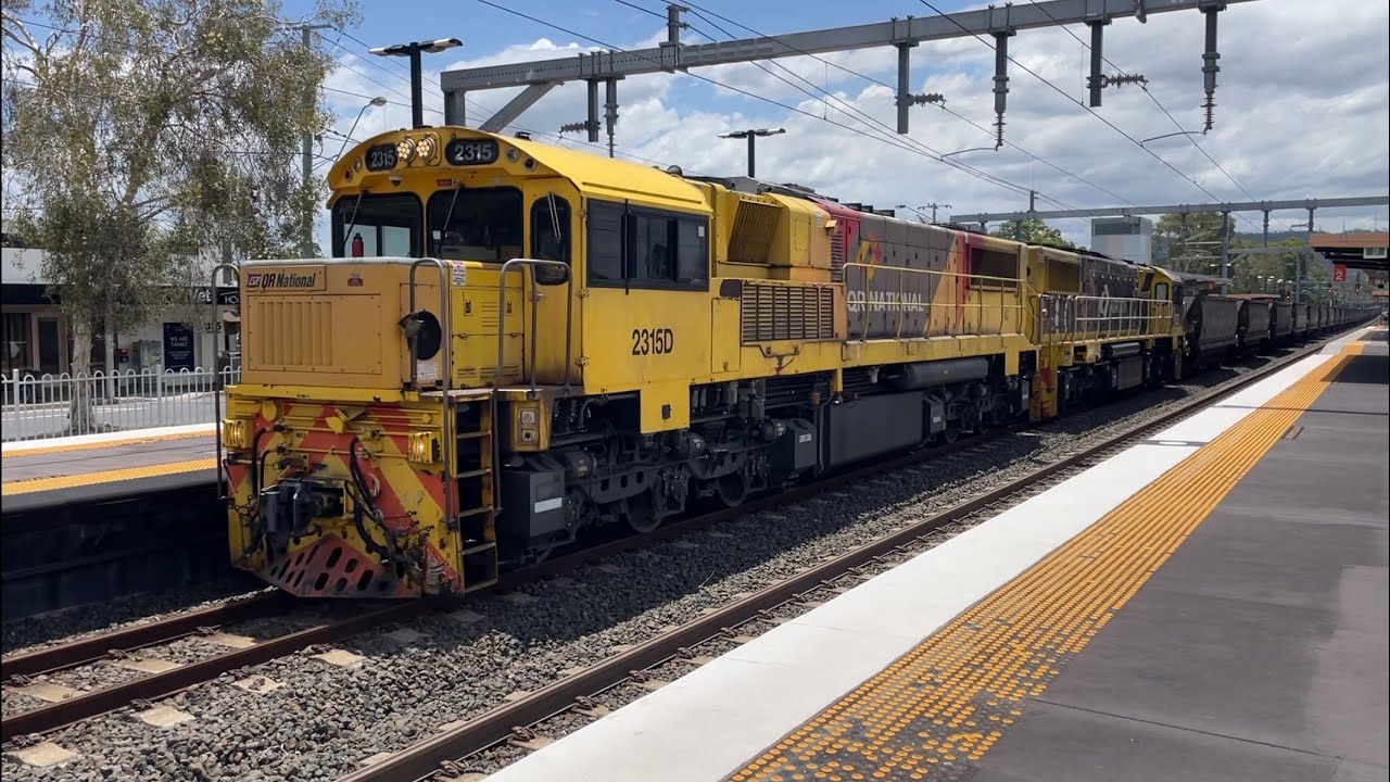 Freights, travel trains, and diesels around Brisbane City