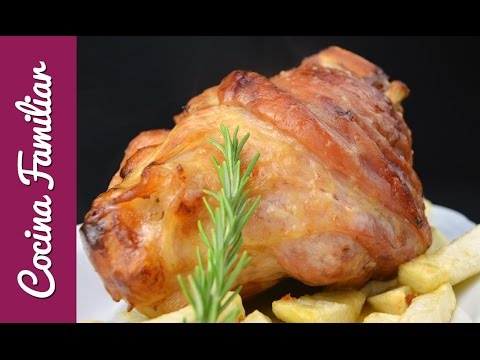 Codillo de cerdo al horno con patatas | Recetas caseras de Javier Romero