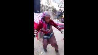 Video that gone viral in minutes!!! grandma Dance on Kala chashma!!!