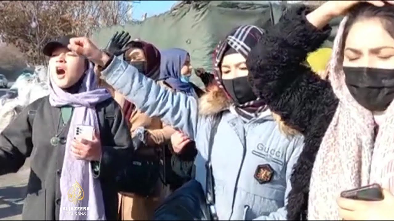طالبات في أفغانستان يحتججن على قرار طالبان