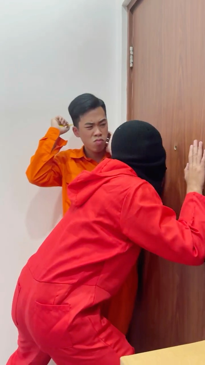 Su Hao shorts: beautiful policewoman and robber ???