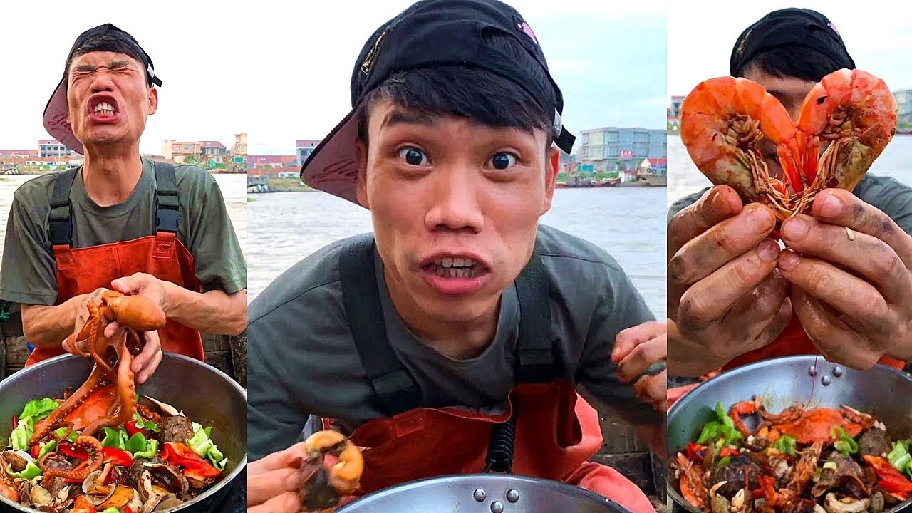 Fishermen eating seafood dinners are too delicious help you stirfry