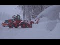 Maltempo in Toscana: due metri di neve all'Abetone, Vigili del fuoco sulle strade