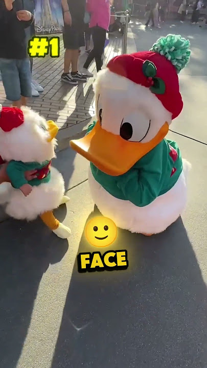 3 Times Disney Cast Members Meet Mini Me Versions ❤️