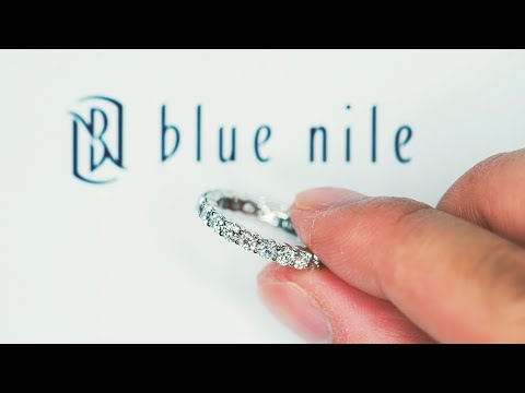 blue-nile-classic-diamond-eternity-platinum-wedding-band-ring-review-(4k-hd)