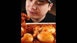 A mukbang of chewy steamed cuttlefish with an addictive spiciness~!!