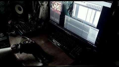 Piezo Mic, Piezo + VST Plugins [Harsh Noise, CutUp Noise]