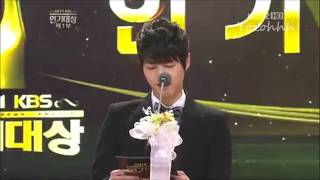 Song Joong Ki & Moon Chae Won Meet @ KBS Drama Awards 2011