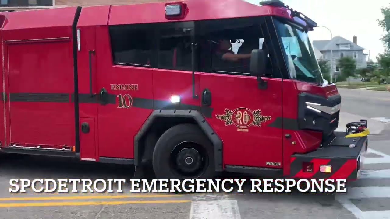 Royal Oak Fire Department Rescue 91 & Engine 10 responding
