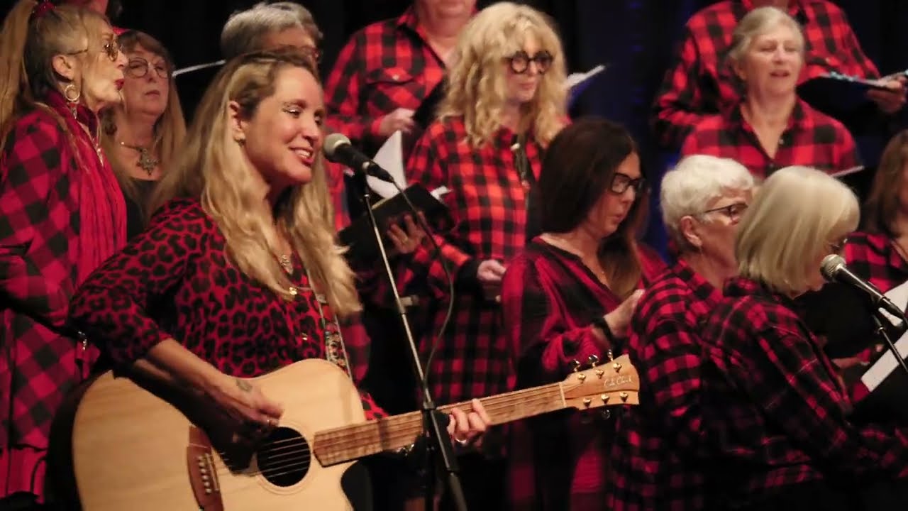 YouTube पर Sarah Smith - Surrender (LIVE with The Pender Island Choir) देखें YouTube पर Sarah Smith - Surrender (LIVE with The Pender Island Choir) देखें