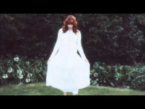 Florence And The Machine- "Blinding" Acoustic Rain Version