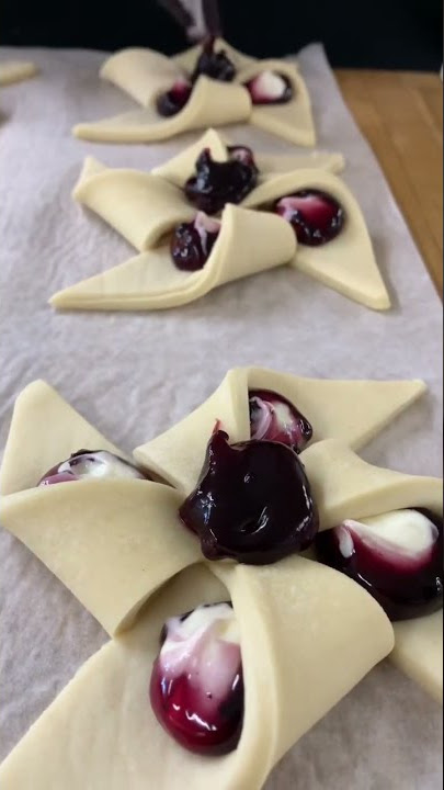 Blueberry & Cream Pinwheels! #danish #pastries #satisfying #fall #stepbystep #bakery #pastryshop