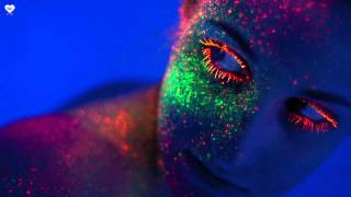 Dried Leaves - Neon Moth