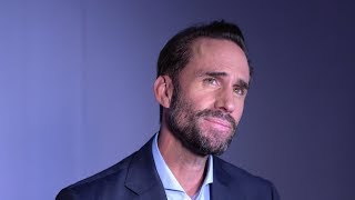 How 'Handmaids Tale' changed Joe Fiennes' marriage l GMA Digital