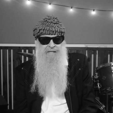 Video musical de “Jingle Bell Blues” de Billy F Gibbons en Apple Music