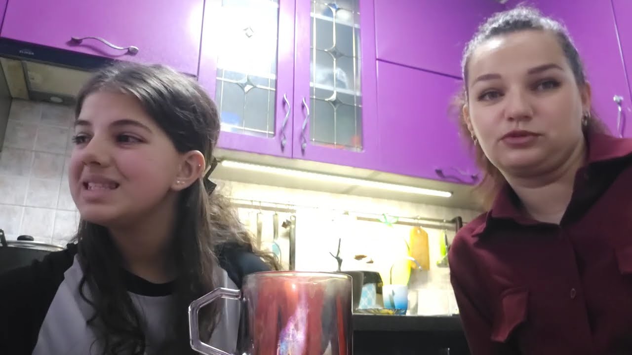 Праздник в саду / Девочки прячутся/Garden Party / Girls hiding