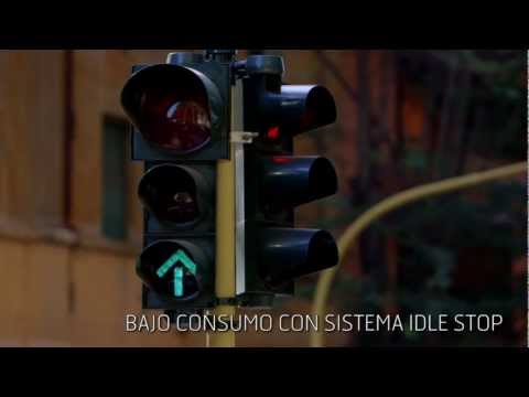 Video: Kuljeskella Barcelonassa Honda Scoopy SH125i:llä Venäjälle sivuvaunussa: viikko slipstreamissa