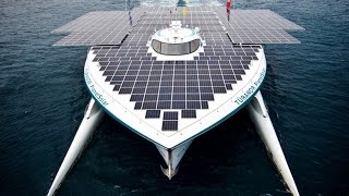 Яхта на солнечной энергии.
