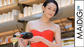 冨永愛、真っ赤なベアトップドレスでエレガントに　美デコルテ＆美背中も　「MOET＆CHANDON CHRISTMAS POP-UP 2019」オープニングセレモニー